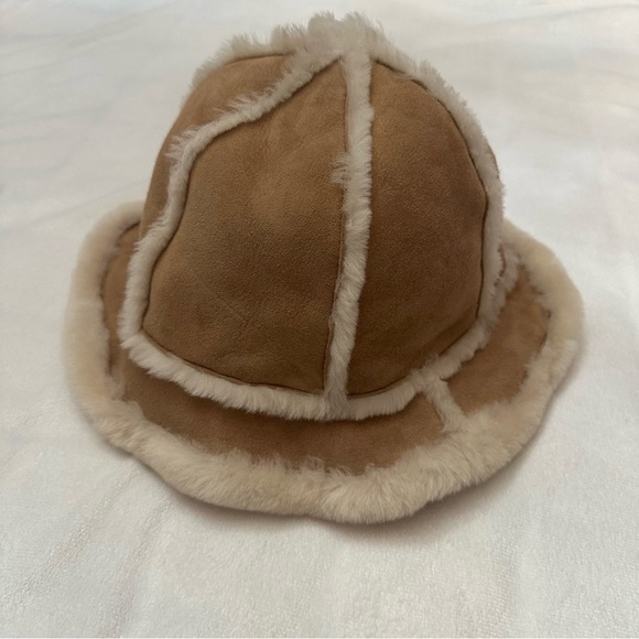 UGG Tan and Cream Classic Sheepskin Shearling Bucket Hat 51028 main image 10